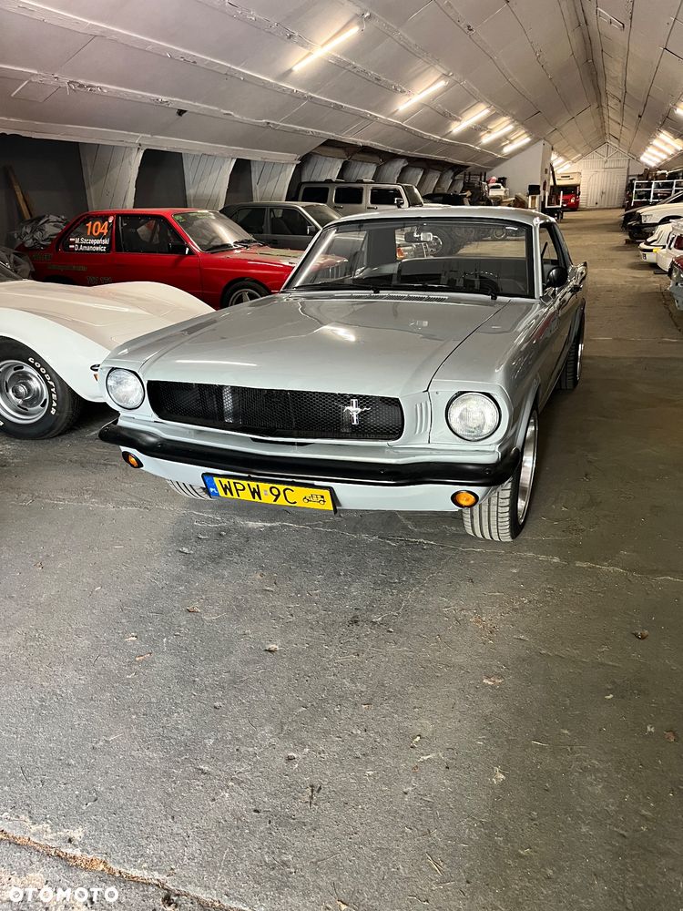 Ford Mustang - 1