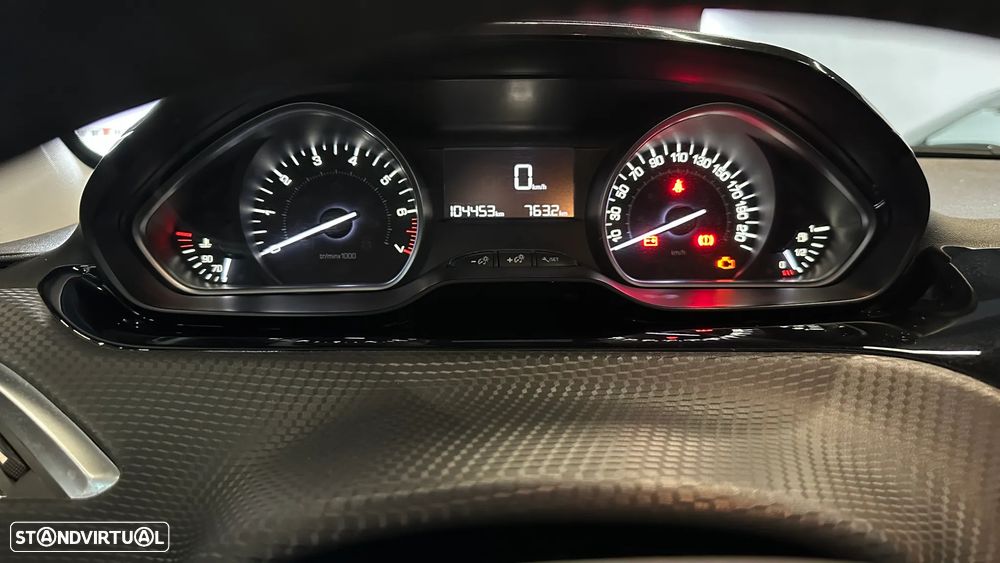 Peugeot 2008 1.2 PureTech Allure - 16