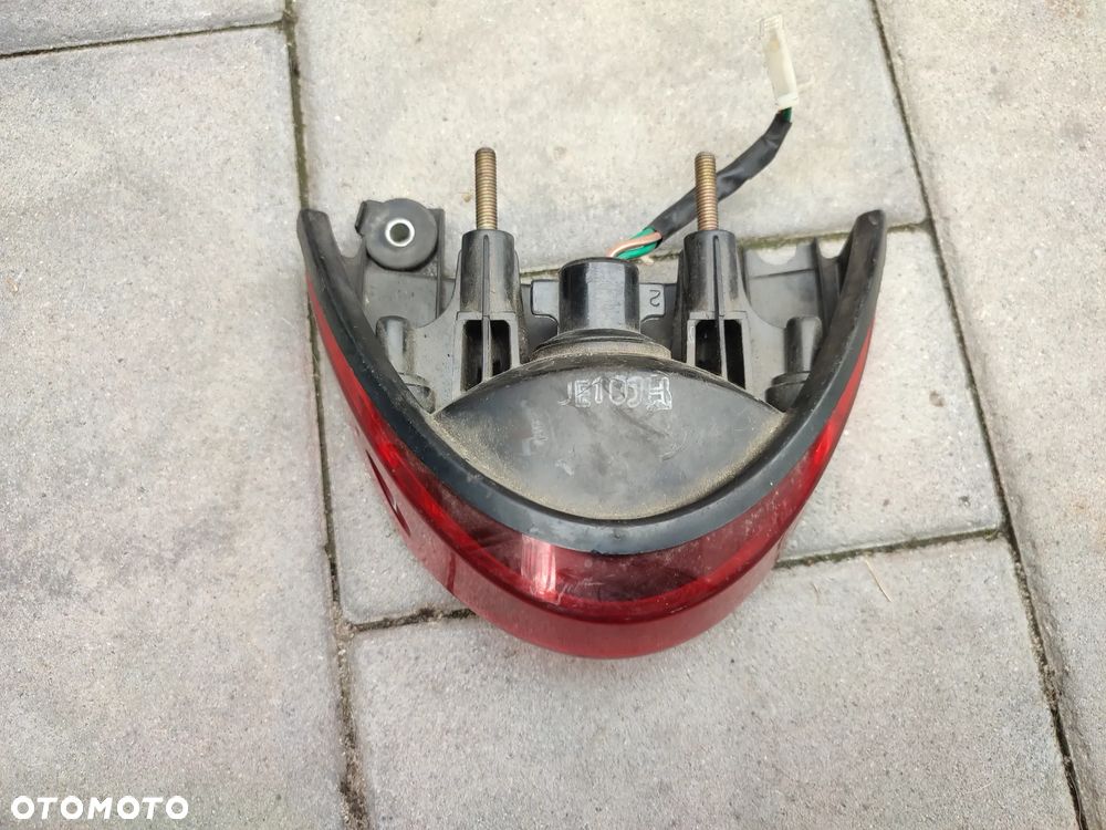 Lampa tył, tylna Daelim Roadwin 125 - 1