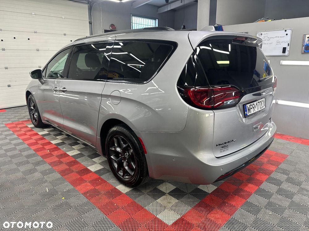 Chrysler Pacifica - 10