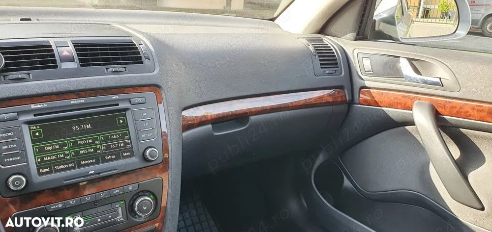 Skoda Octavia 1.4 TSI DSG Ambiente - 8