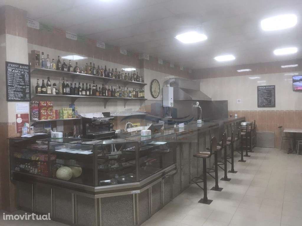 Café renovado com70m2, Alvará para 40 lugares , com carrinha incluí... - Grande imagem: 2/20