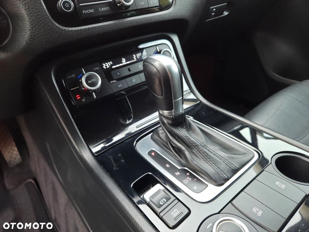 Volkswagen Touareg 3.0 V6 TDI BMT R-Style - 17