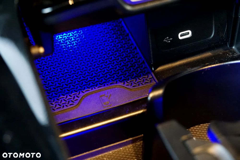 Mercedes-Benz Klasa C 180 9G-TRONIC AMG Line - 38