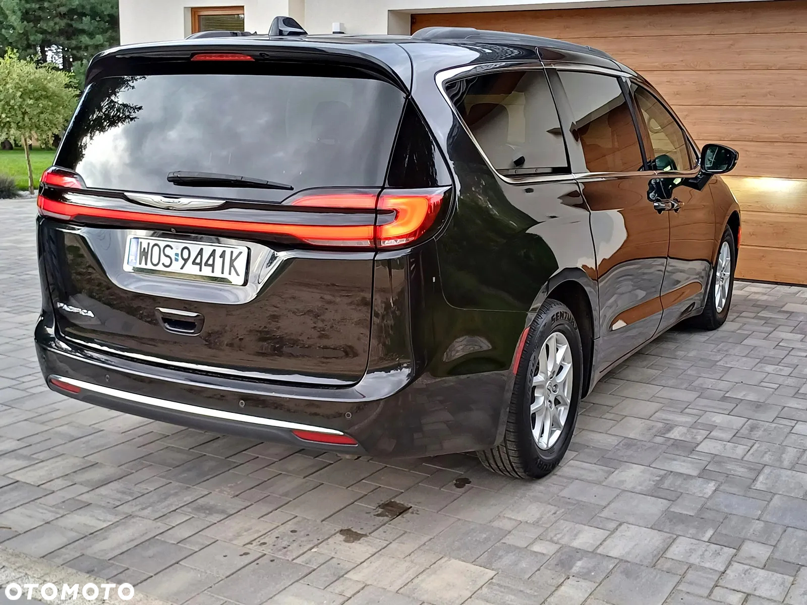Chrysler Pacifica - 8