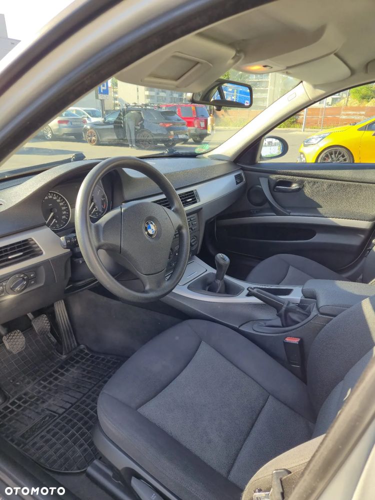 BMW Seria 3 318i - 8