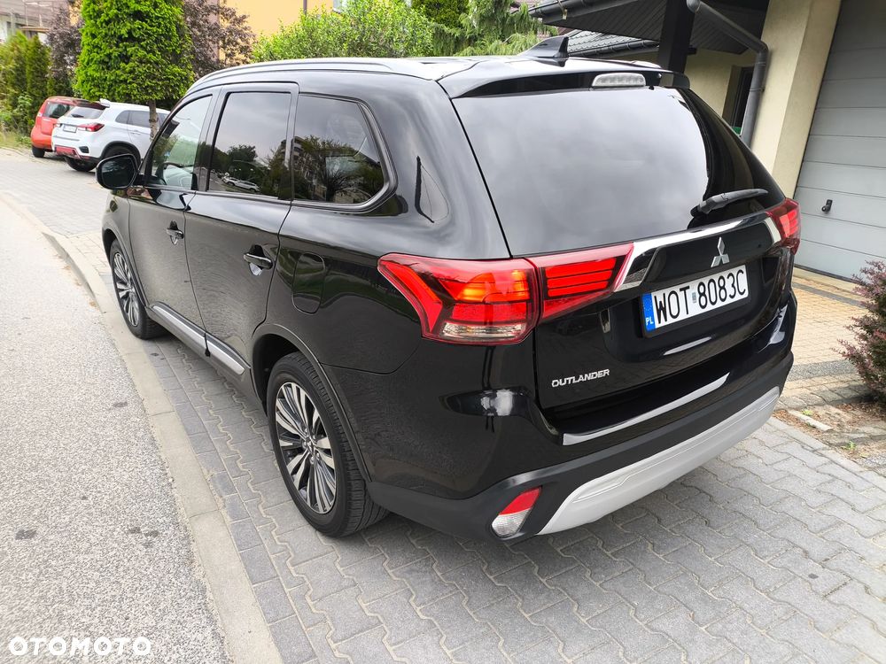Mitsubishi Outlander - 4