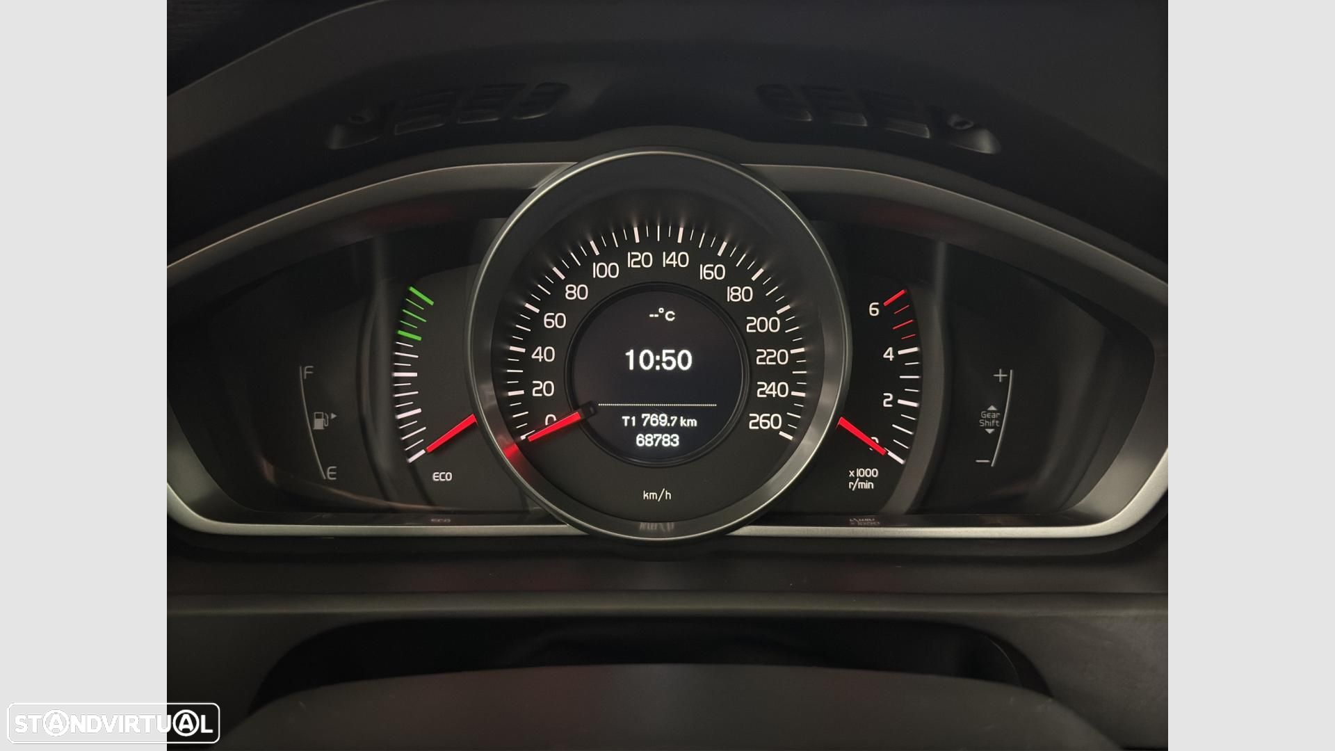 Volvo V40 Cross Country 2.0 D3 Plus - 13