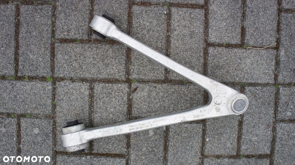 PRAWY WAHACZ PIASTA ZWROTNICA BMW i3 I3 - 8