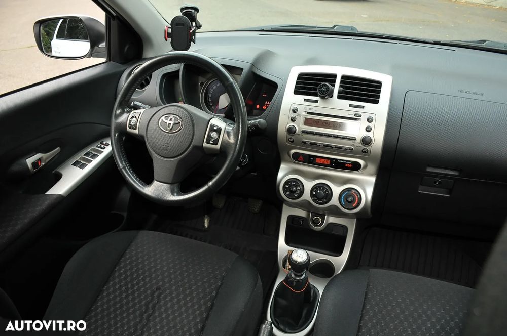 Toyota Urban Cruiser 1.33 4x2 Town - 10