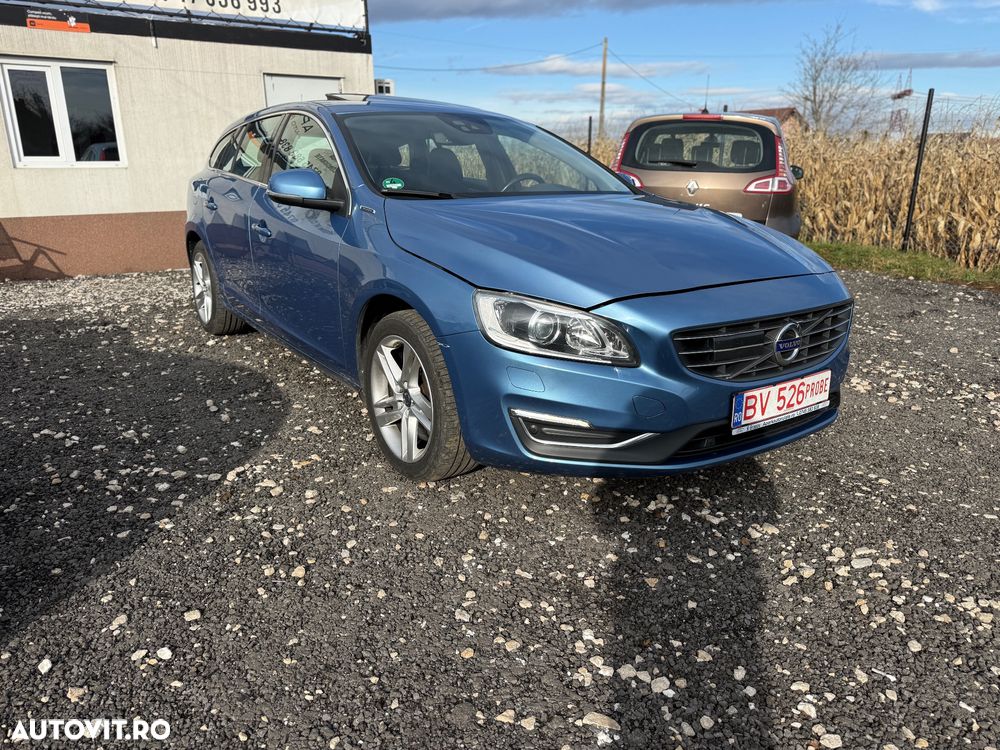 Volvo V60 D6 Plug-In-Hybrid AWD Geartronic Momentum - 2