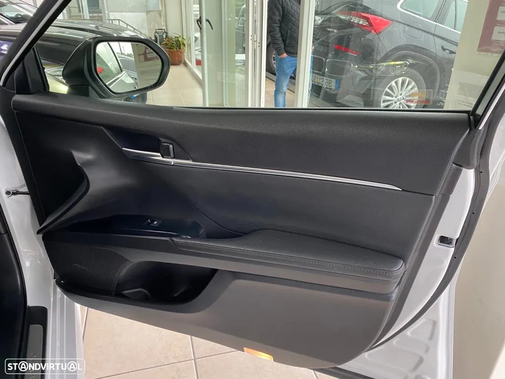 Toyota Camry 2.5 Hybrid Luxury - 12