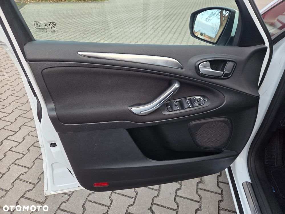 Ford S-Max 2.0 TDCi DPF Titanium X - 13