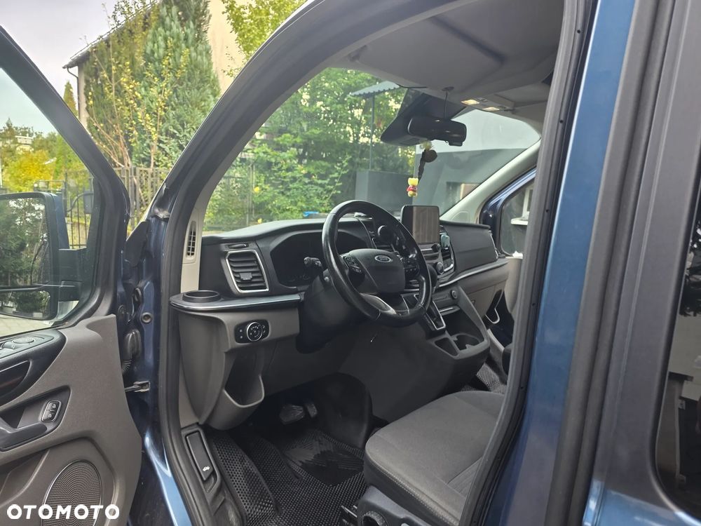 Ford Tourneo Custom - 12