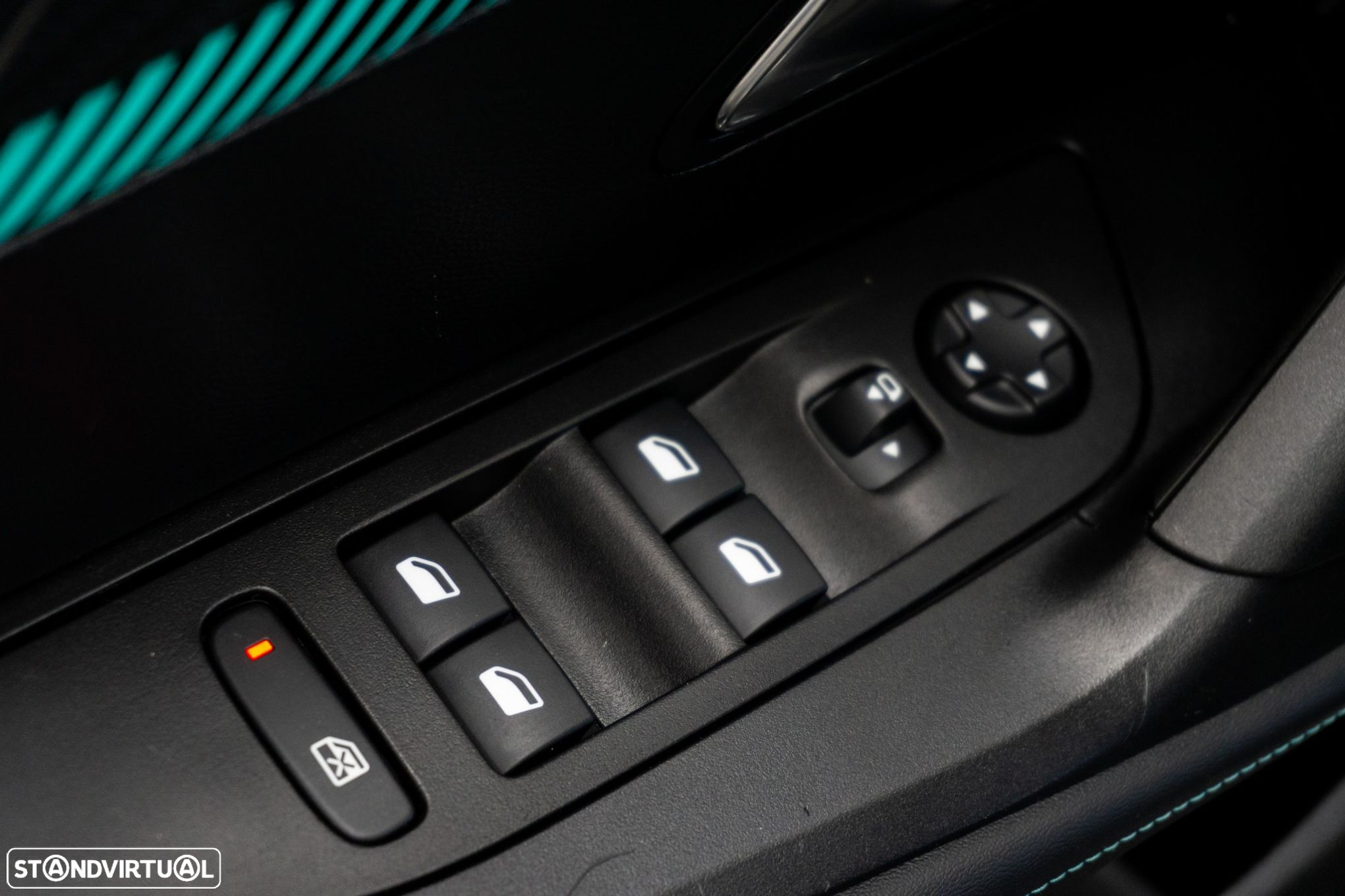Peugeot 2008 1.2 PureTech Allure Pack EAT8 - 36
