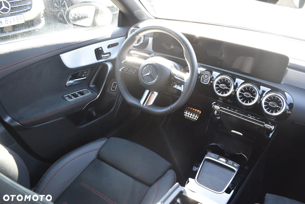 Mercedes-Benz CLA 200 7G-DCT - 21