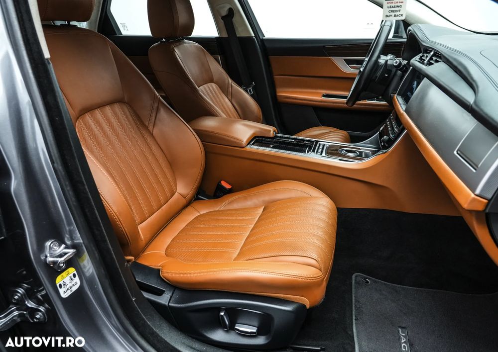 Jaguar XF 20d RWD Portfolio - 14