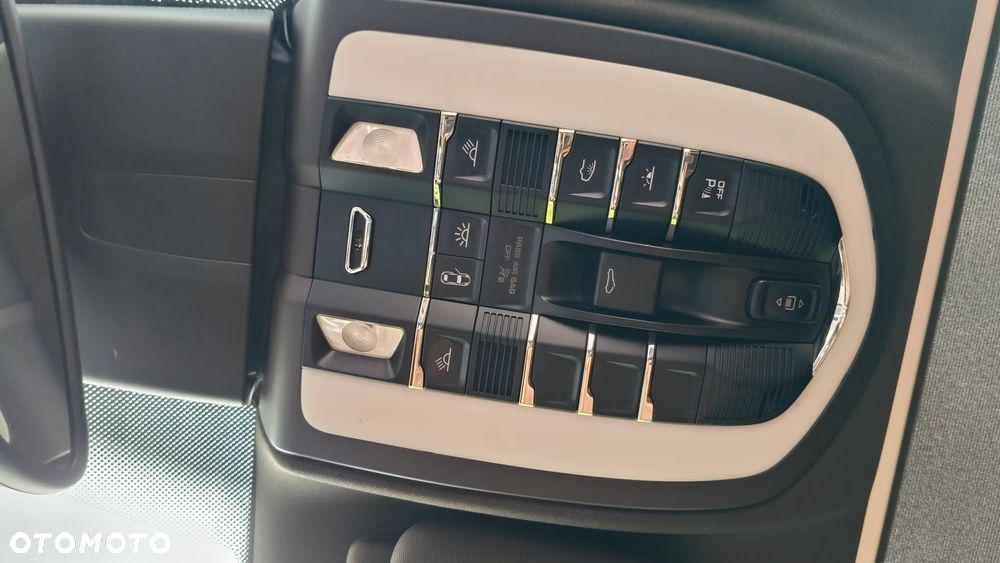Porsche Cayenne Platinum Edition - 13