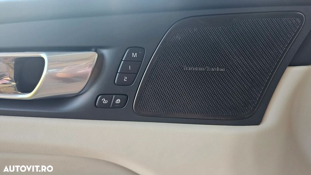 Volvo XC 60 Recharge T8 AWD AT Ultimate Dark - 32