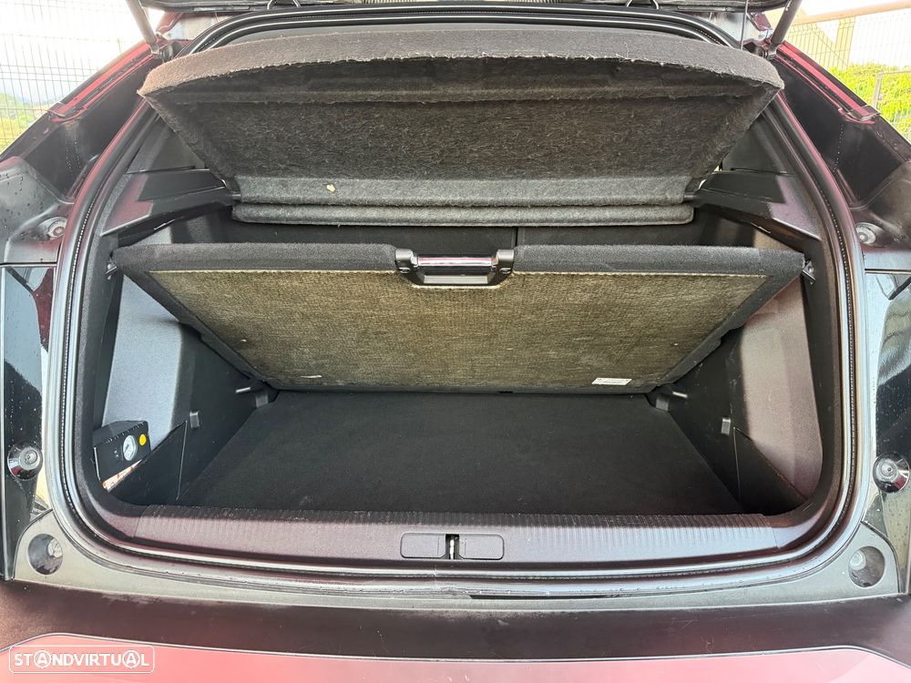 Peugeot 2008 PureTech 155 EAT8 GT Pack - 33