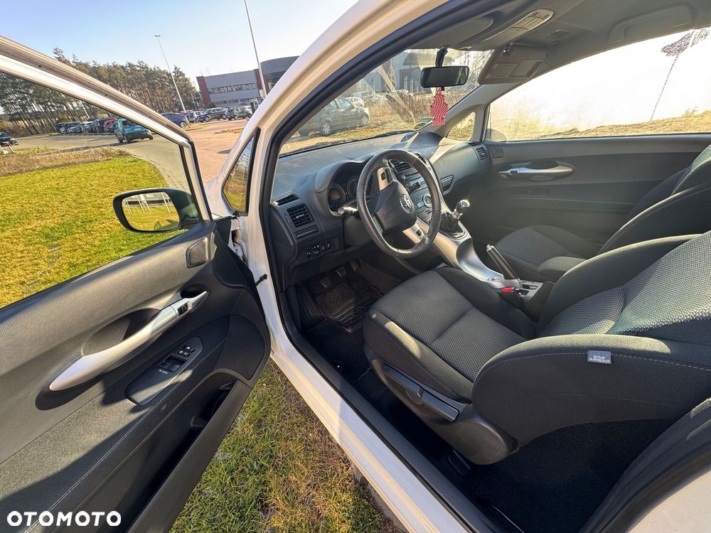 Toyota Auris 1.33 VVT-i Terra - 2