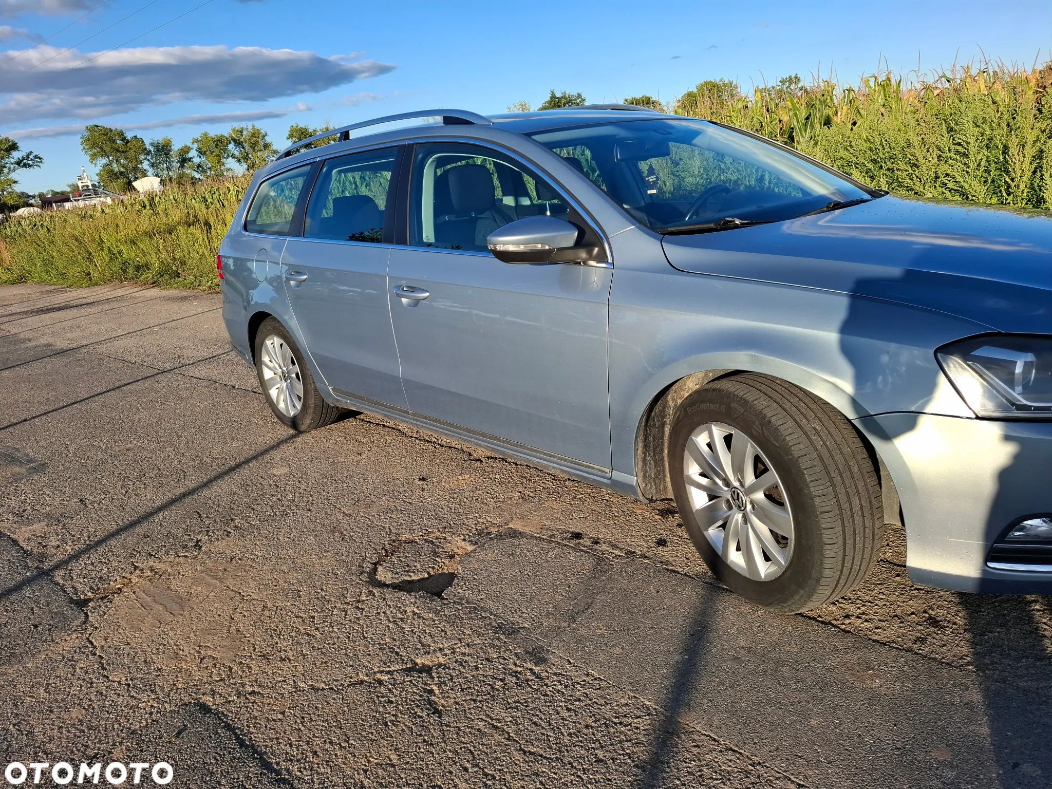 Volkswagen Passat - 1