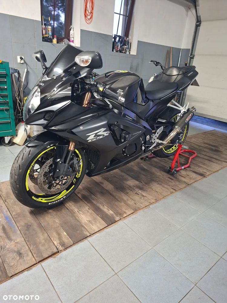 Suzuki GSX-R - 1