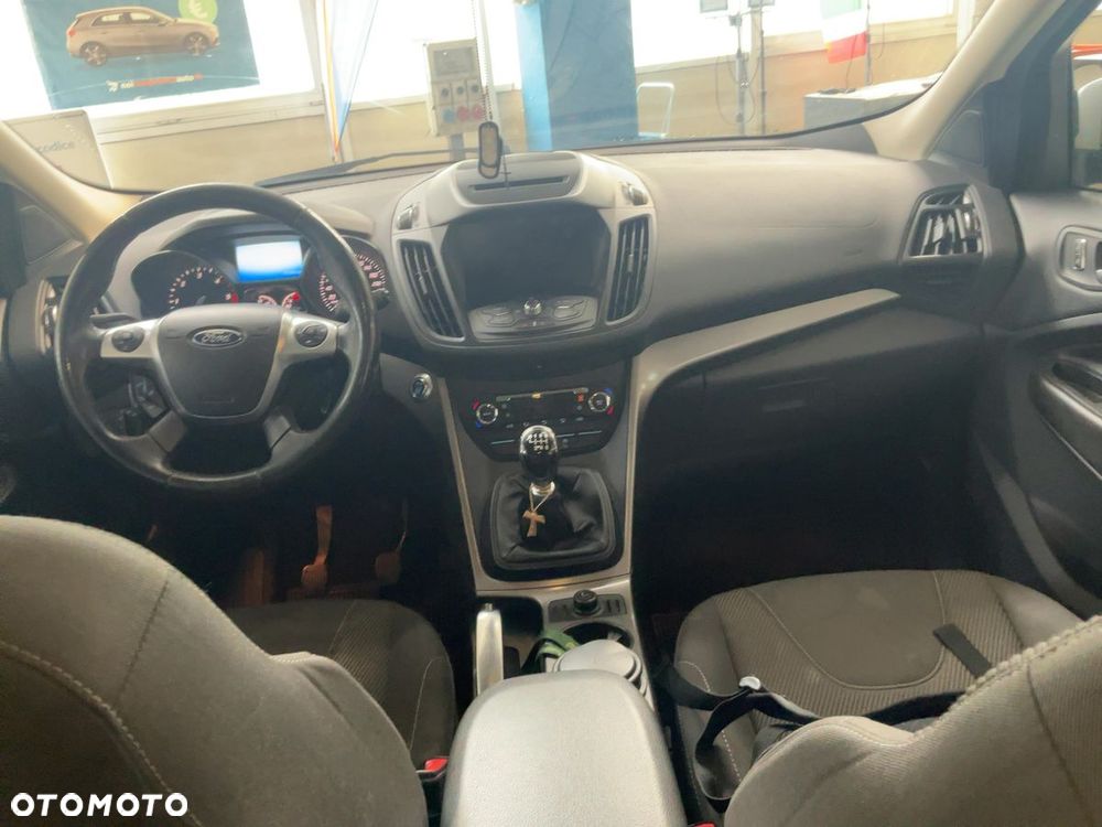 Ford Kuga 2.0 TDCi 2x4 Titanium - 2