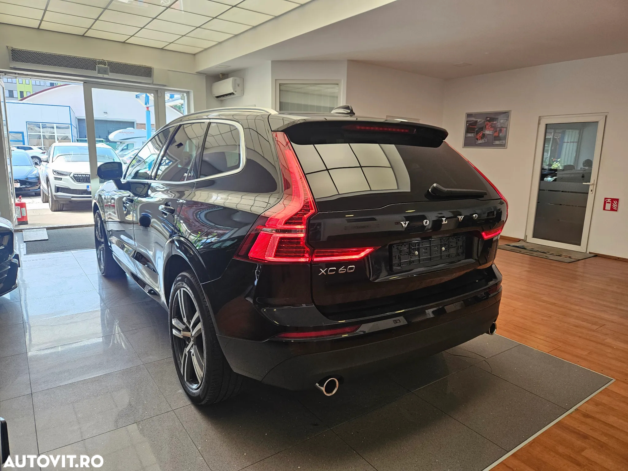 Volvo XC 60 B4 MHEV AT8 FWD Momentum Pro - 7
