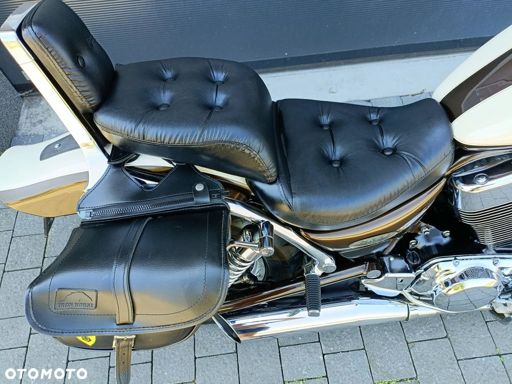 Suzuki Intruder - 7