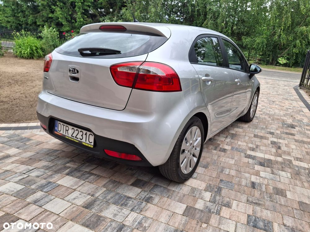 Kia Rio 1.2 Dream Team Edition - 4