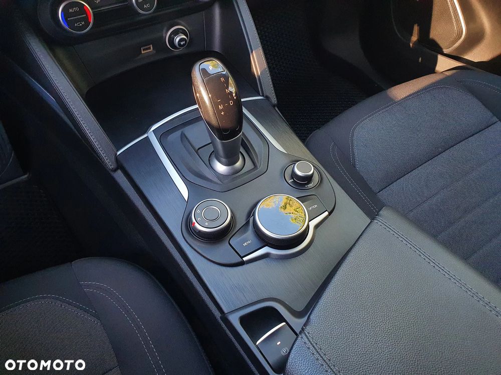 Alfa Romeo Stelvio 2.0 Turbo Q4 - 29