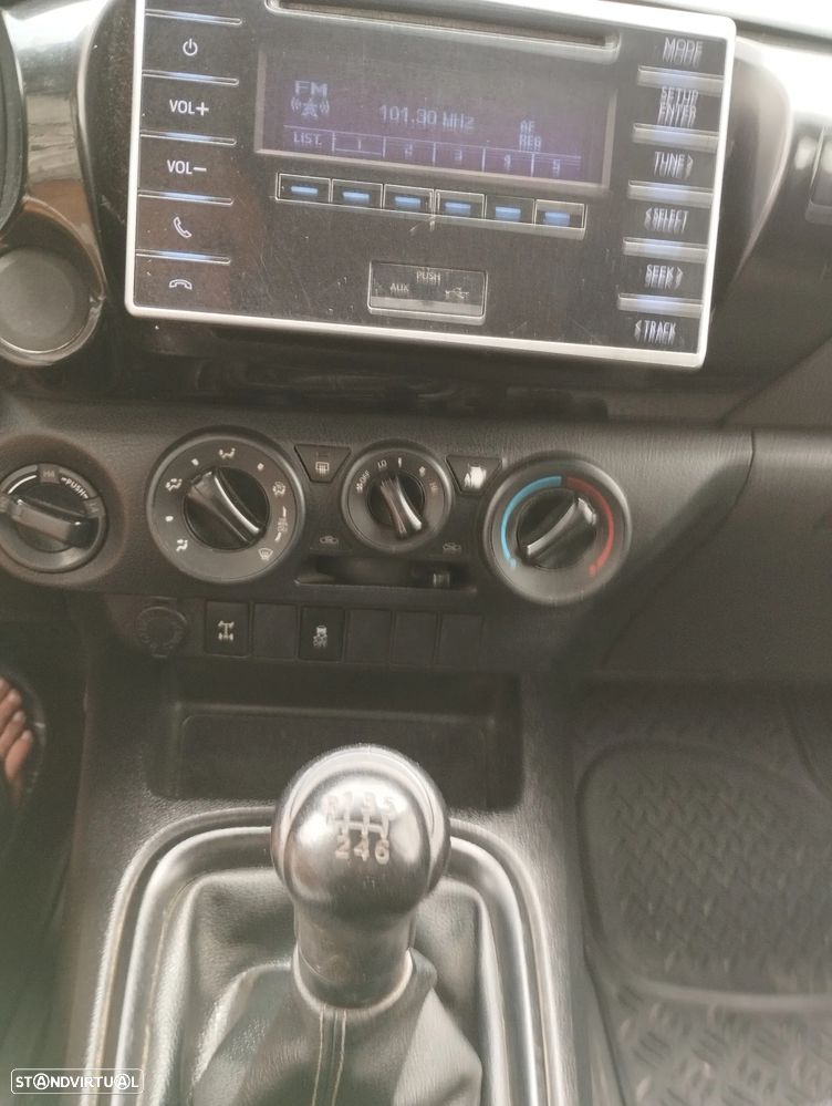Toyota Hilux 2.4 D-4D 4WD CD CM - 21