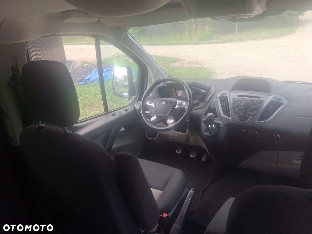 Ford Tourneo Custom - 9