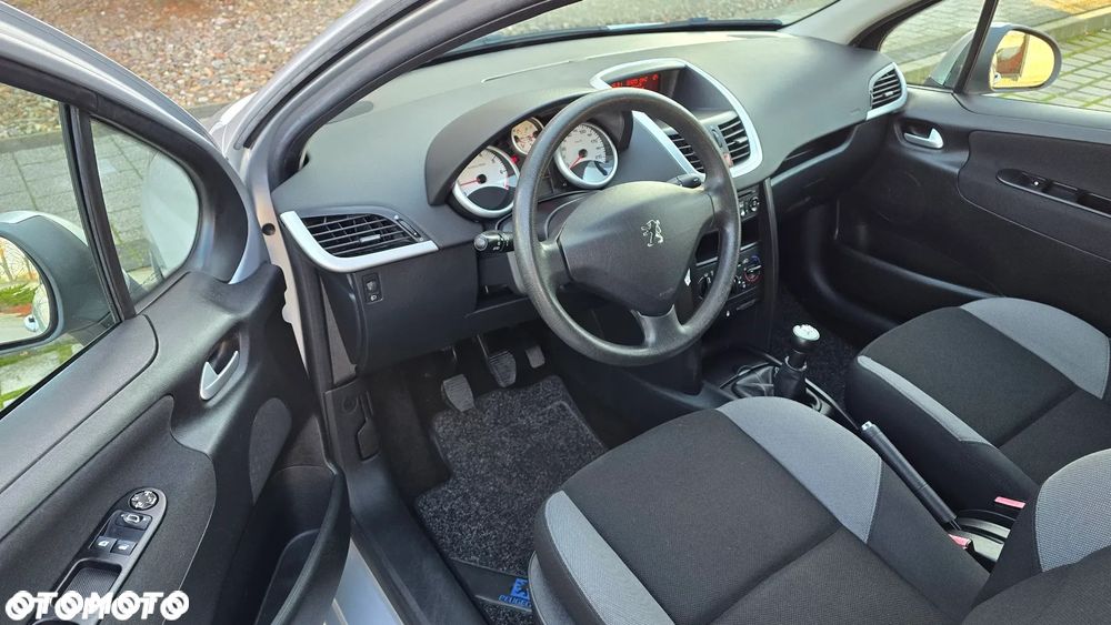 Peugeot 207 - 10