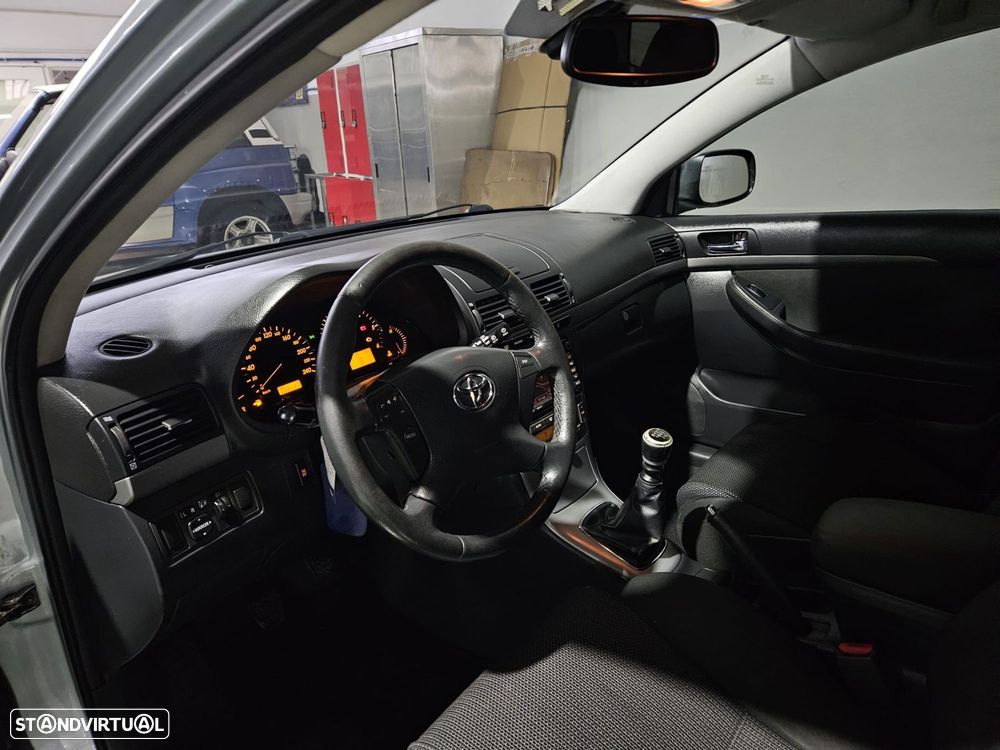 Toyota Avensis - 10