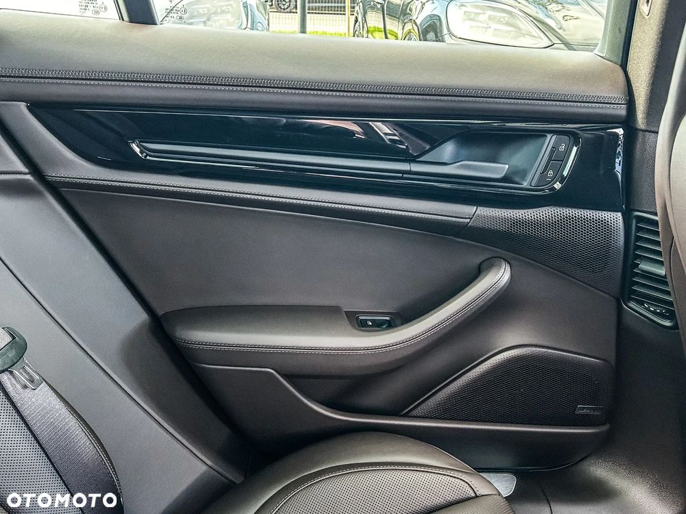 Porsche Panamera 4 E-Hybrid PHEV - 23