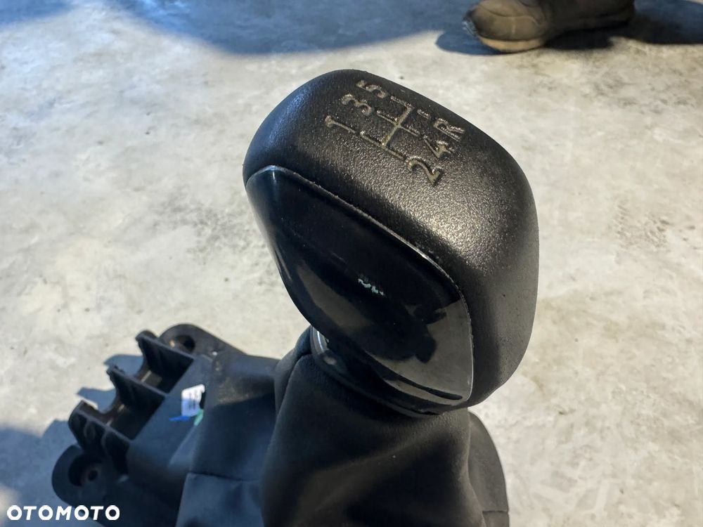 Lewarek gałka zmiany biegów Peugeot 9676190280 - 4
