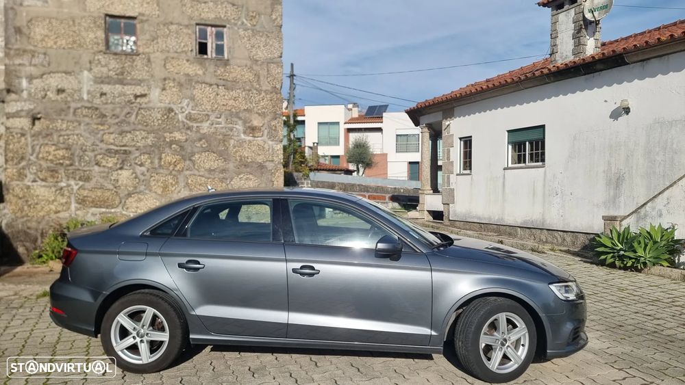 Audi A3 Limousine 1.6 TDI Business Line Attraction - 4