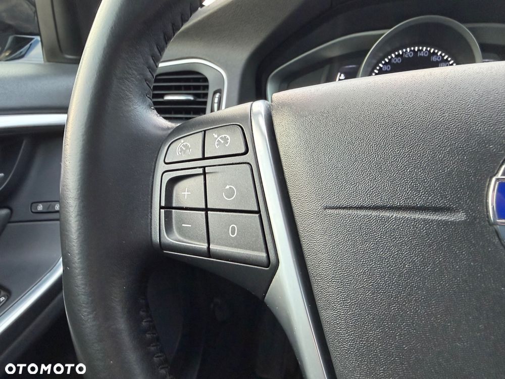 Volvo V60 Cross Country D3 Drive-E Momentum - 17