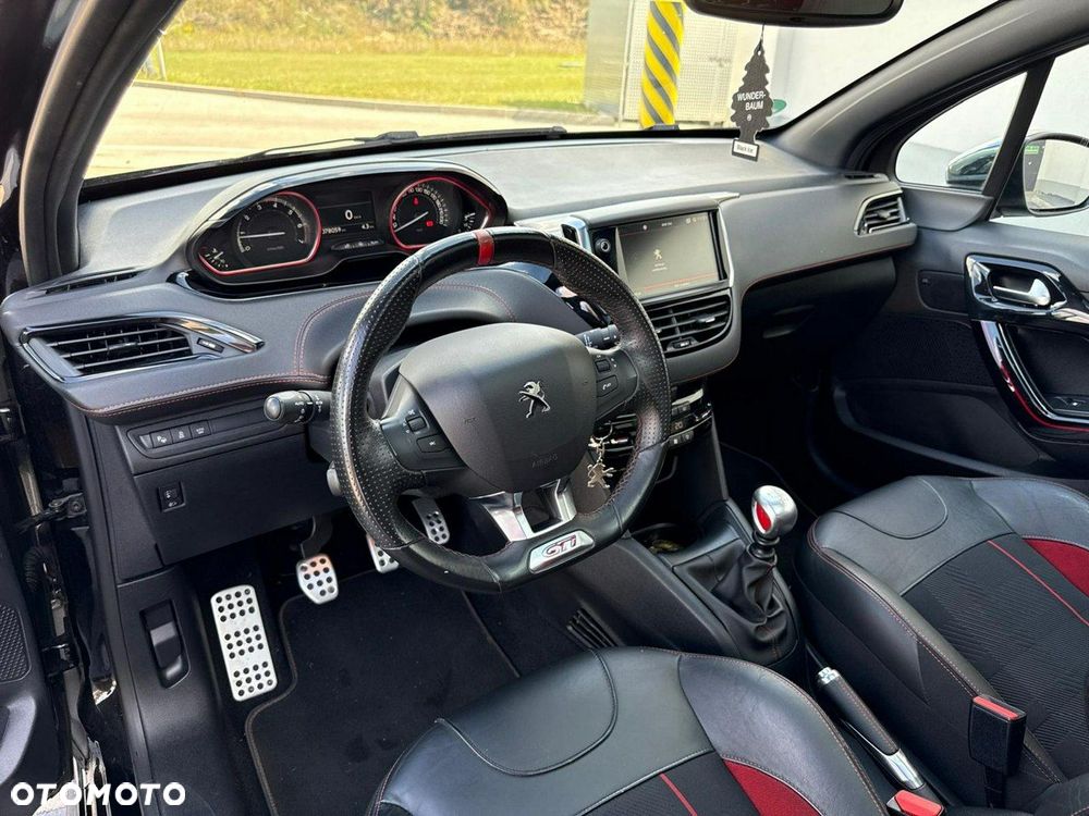 Peugeot 208 - 16