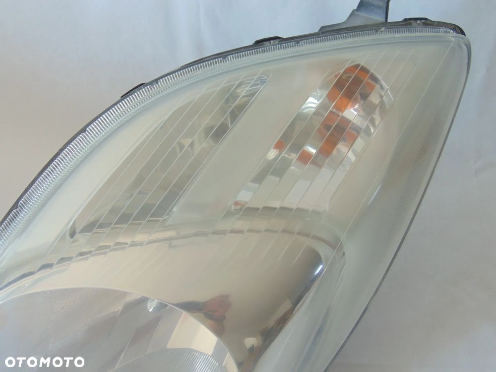 ORYGINAŁ lampa przednia przód lewa prawa Toyota Yaris 2 II 05-09r - 12