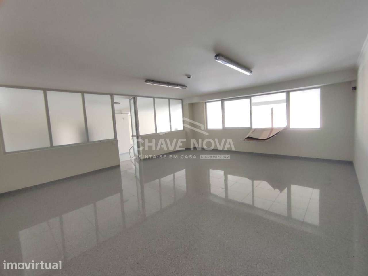 Loja ampla a 500m da Rotunda da Boavista, Porto - Grande imagem: 5/18