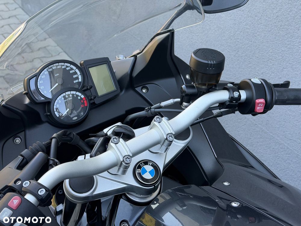 BMW F - 19