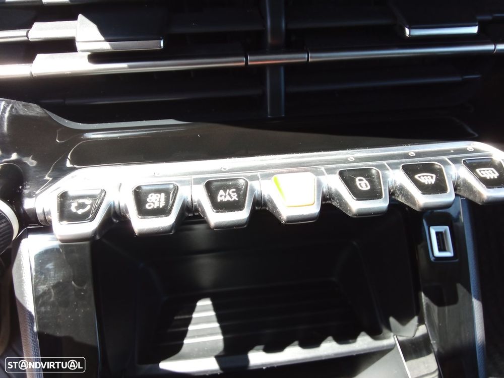 Peugeot 208 1.2 PureTech Active — fotografia 17