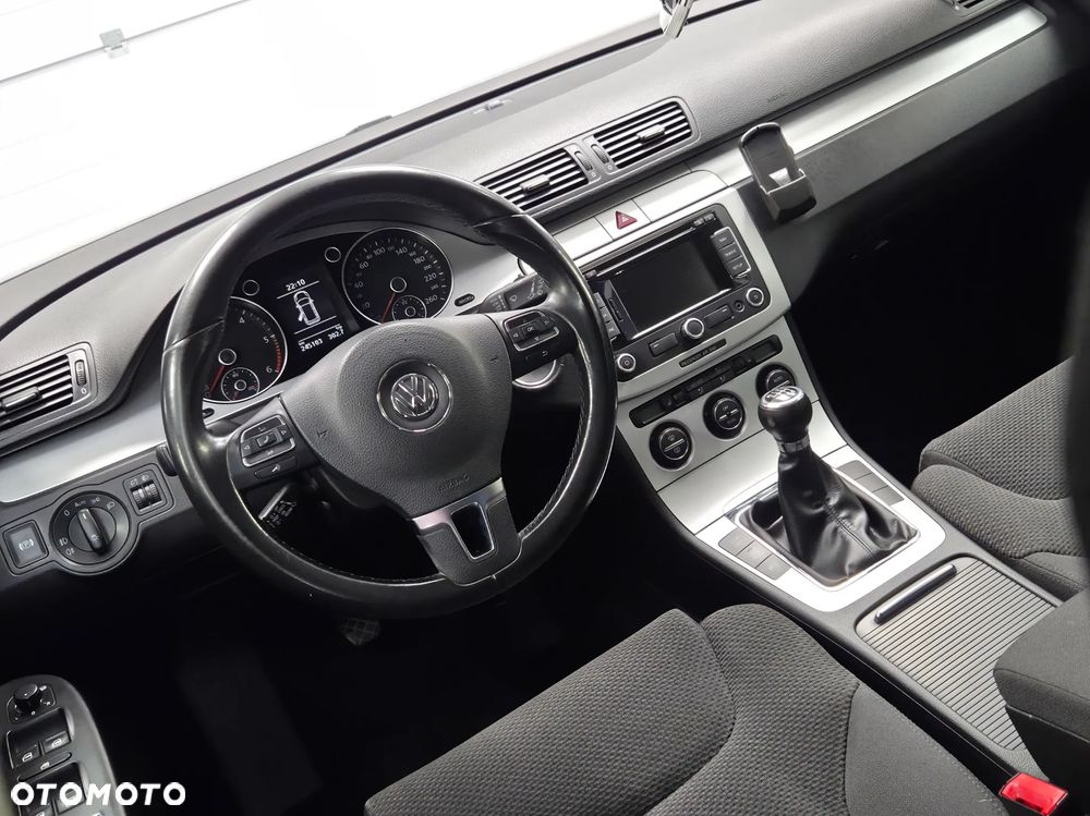 Volkswagen Passat Variant 2.0 TDI BlueMotion Technology DPF Comfortline - 13