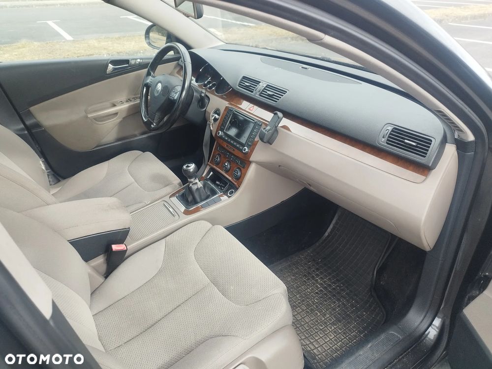 Volkswagen Passat 2.0 TDI Comfortline - 16