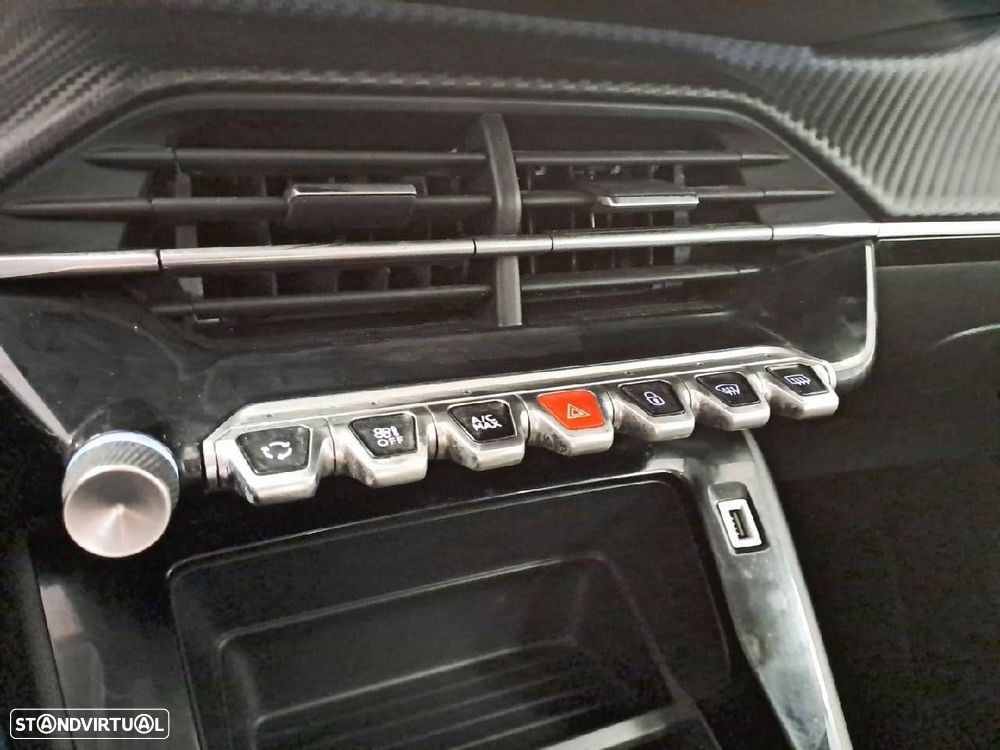 Peugeot 208 1.2 PureTech Active - 21