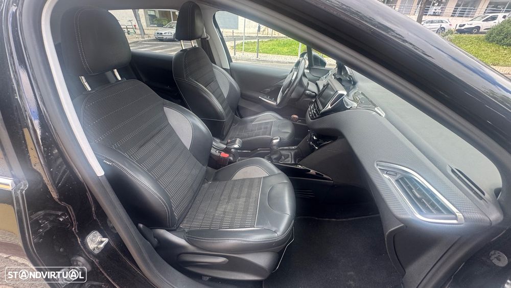 Peugeot 2008 1.2 PureTech Allure - 5