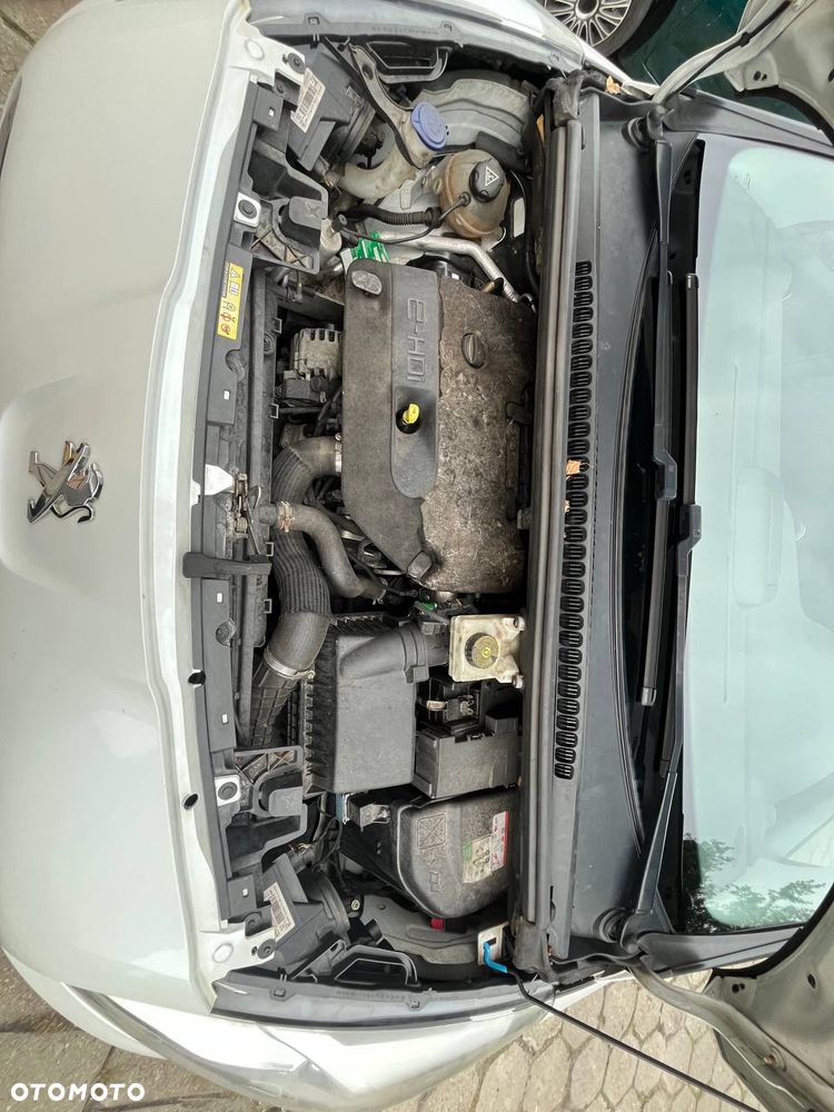 Peugeot 5008 HDI 150 Active - 13